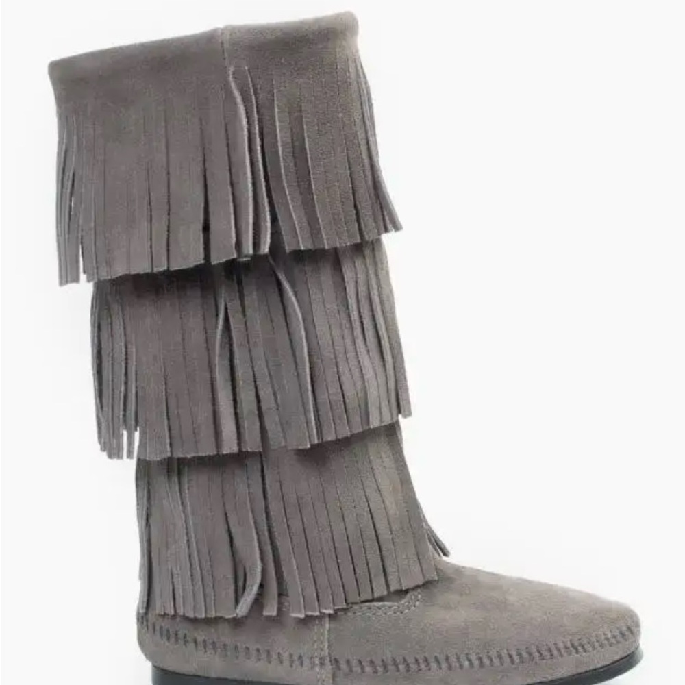 Minnetonka Fringe Suede Gray Boots
